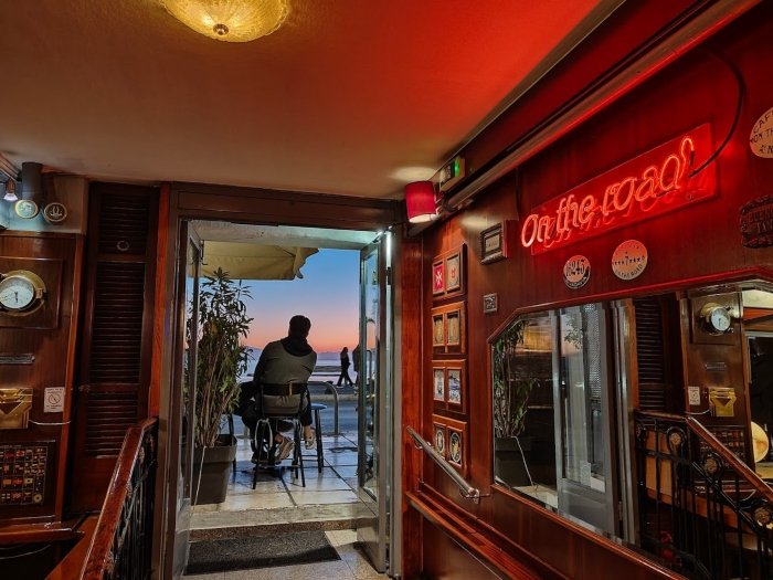 Τα καλύτερα μπαρ για να πιείς το ποτό σου στο κέντρο της Θεσσαλονίκης oplus 0