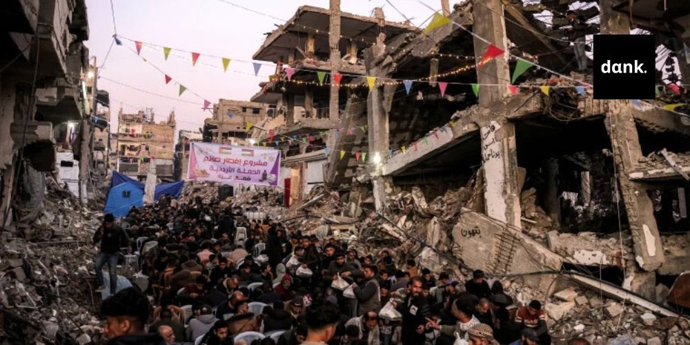 Όταν Έλληνες έσπασαν τον ναυτικό αποκλεισμό της Γάζας - Η ιστορία του 2008 gaza banner (1)