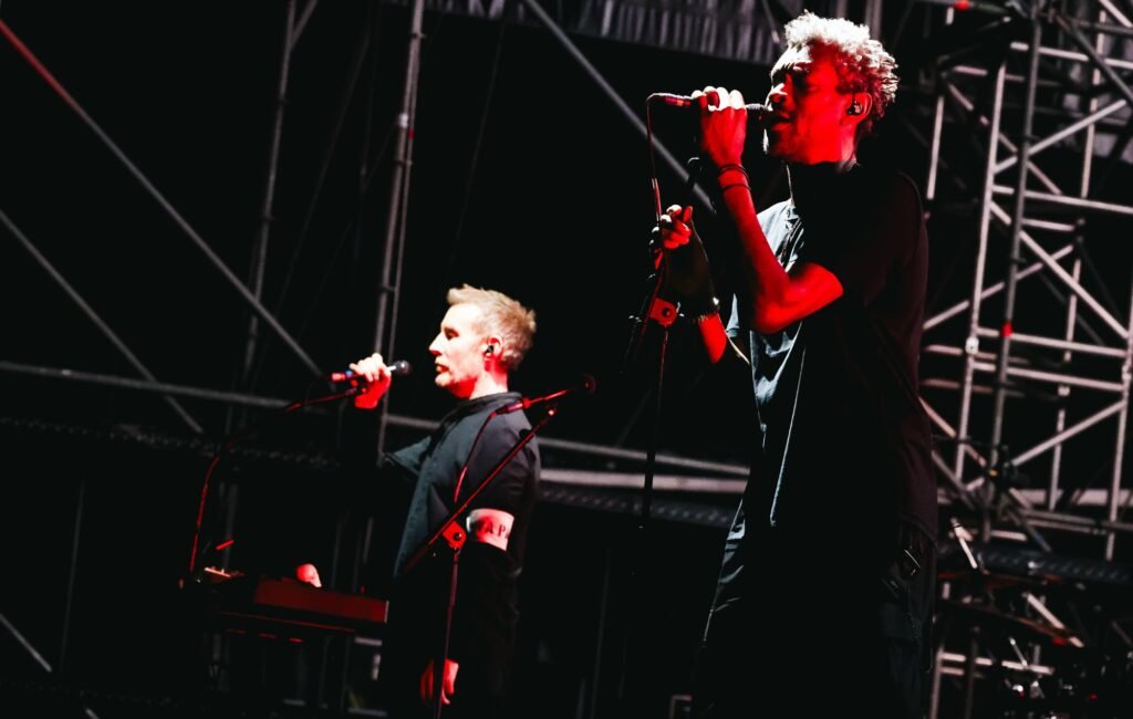 Οι Massive Attack αποσύρουν τη μουσική τους από το Spotify massive attack@2000x1270