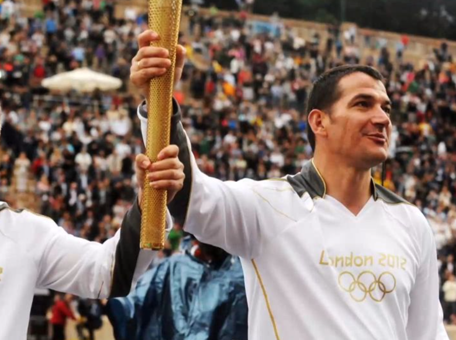 Ο Πύρρος Δήμας στο Cash or Trash: Για πόσα χρήματα πωλήθηκε η Ολυμπιακή του δάδα pyrros dimas cashortrash