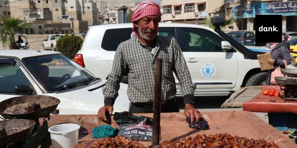 Η Συρία βυθίζεται σε επισιτιστική κρίση: 40% μείωση στη σοδειά, 16 εκατ. άνθρωποι σε κίνδυνο syria hunger banner