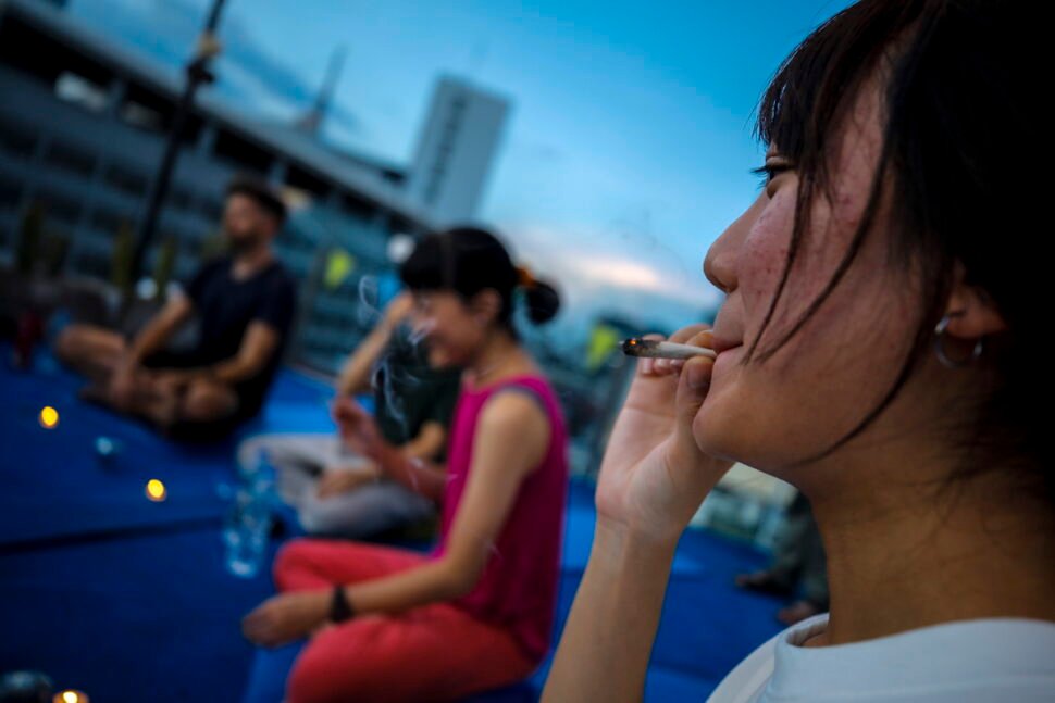 cannabis dispensary in bangkok offers a yoga class while smoking marijuana