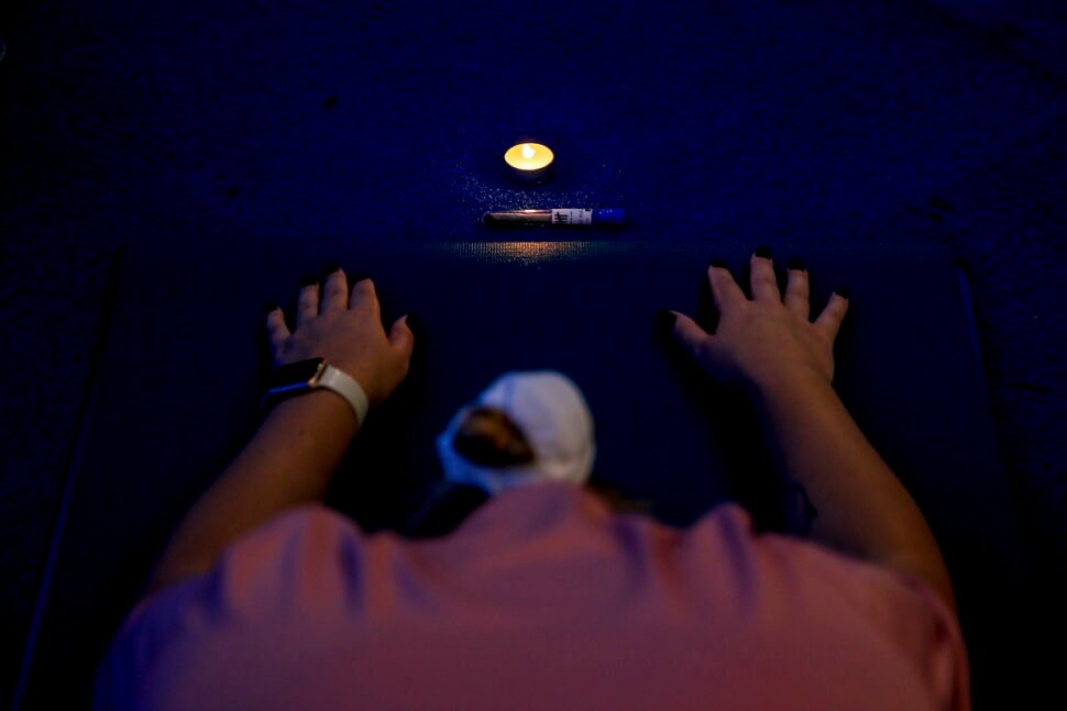 cannabis dispensary in bangkok offers a yoga class while smoking marijuana