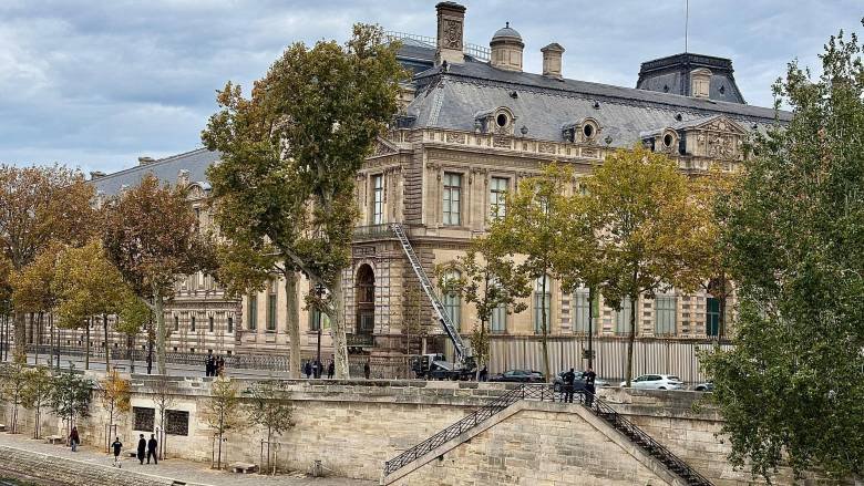 Kλοπή στο Λούβρο – Η Γαλλική κυβέρνηση αναζητά ευθύνες: «Ντροπιαστική εικόνα» για τη χώρα 84acd153 ap25292391527403