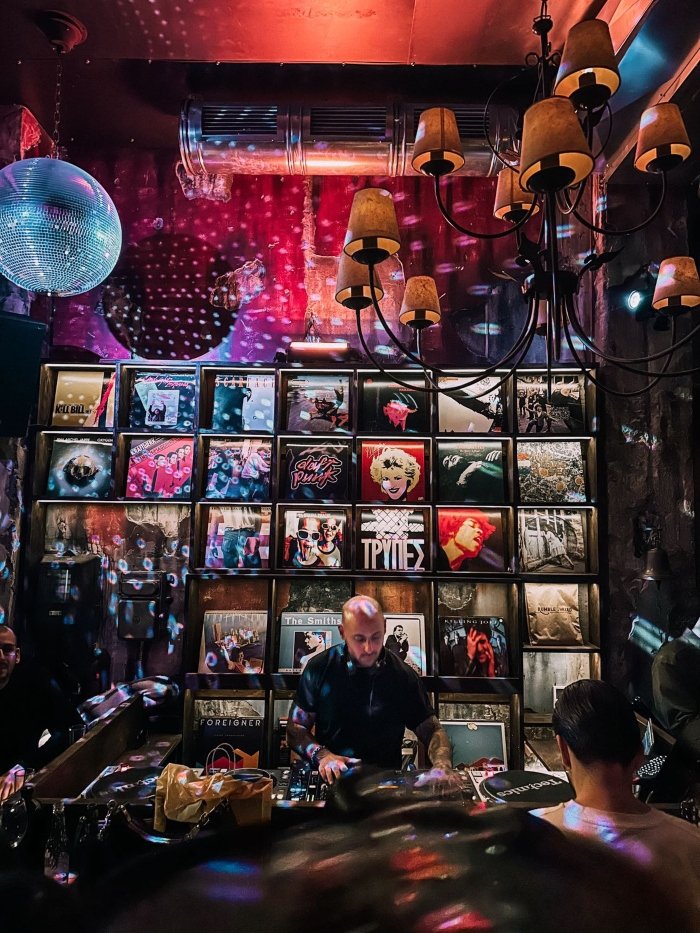 Tα ιδανικά μπαρ για να πιείς το ουίσκι σου στη Θεσσαλονίκη banums co (1)