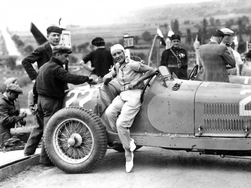 Οι 6 πιο σκληροπυρηνικές γυναίκες οδηγοί αγωνιστικών αυτοκινήτων στην ιστορία image