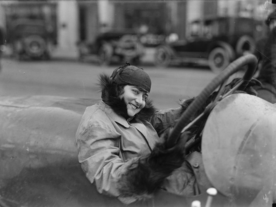 Οι 6 πιο σκληροπυρηνικές γυναίκες οδηγοί αγωνιστικών αυτοκινήτων στην ιστορία image